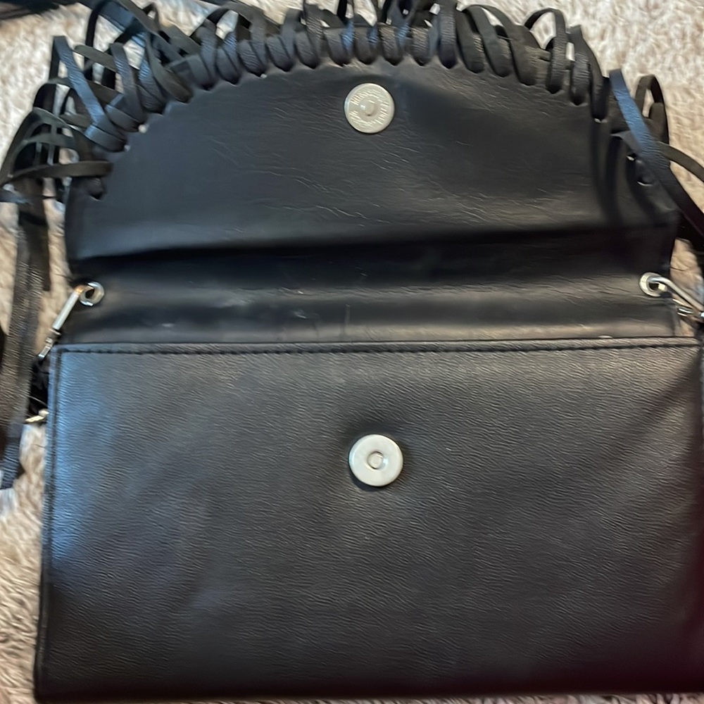 Black Fringe Purse 💣 - Picture 4 of 6